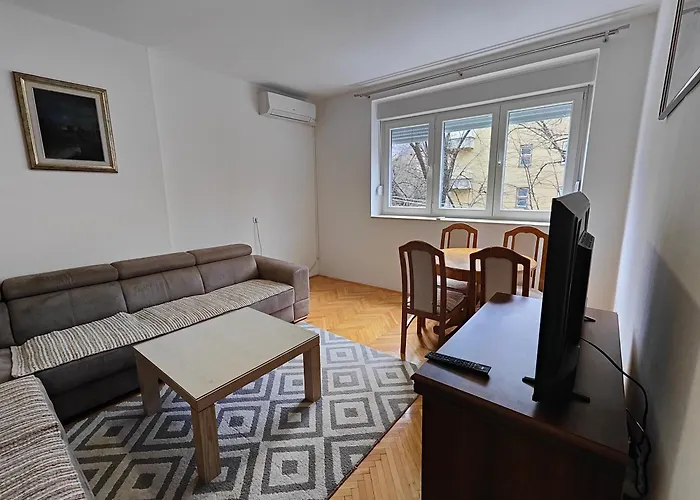 特雷比涅公寓 公寓 *